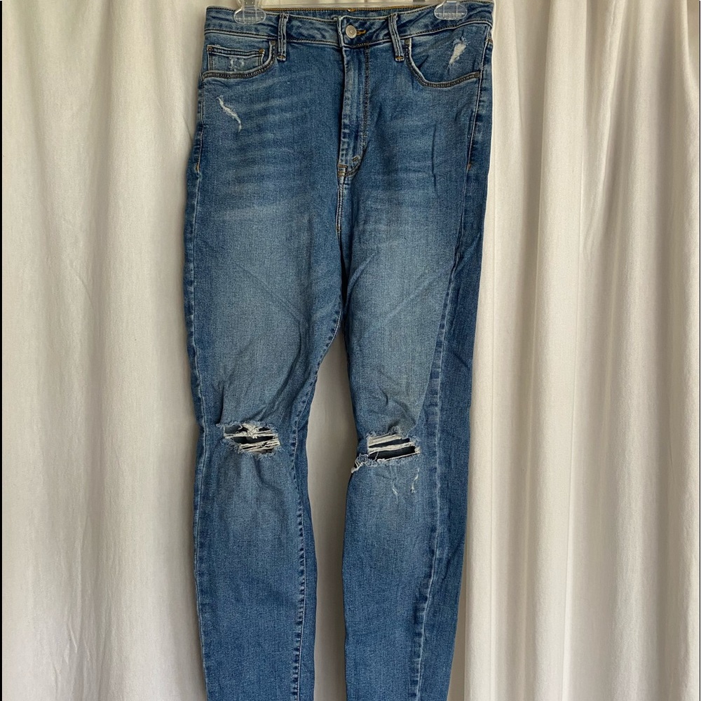 F21 Distressed Skinny jeans